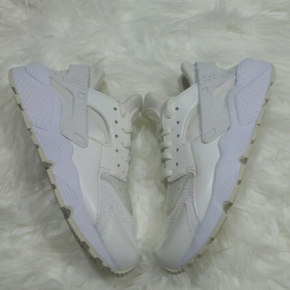 Nike Shoes - NEW Nike Air Huarache Run White Sneakers